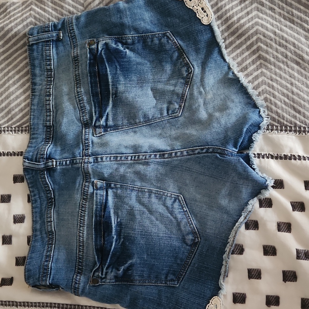 Dynamite Shorts - Picture 4 of 4